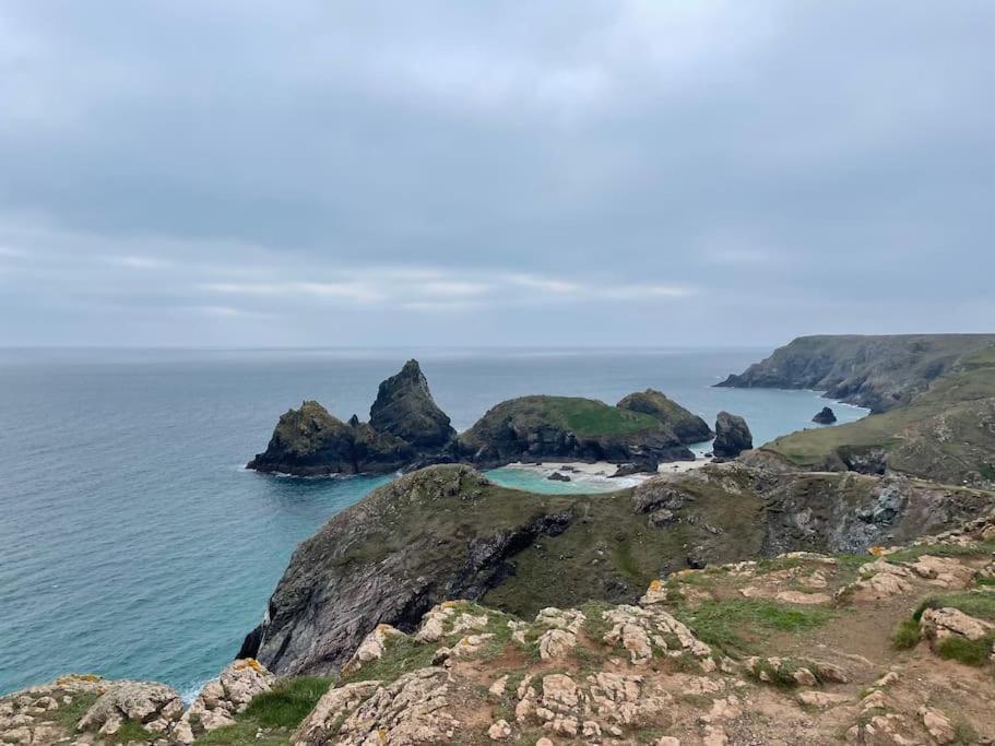 Studio, Ideally Located At Beautiful Lizard Point, Cornwall Lägenhet Helston Exteriör bild